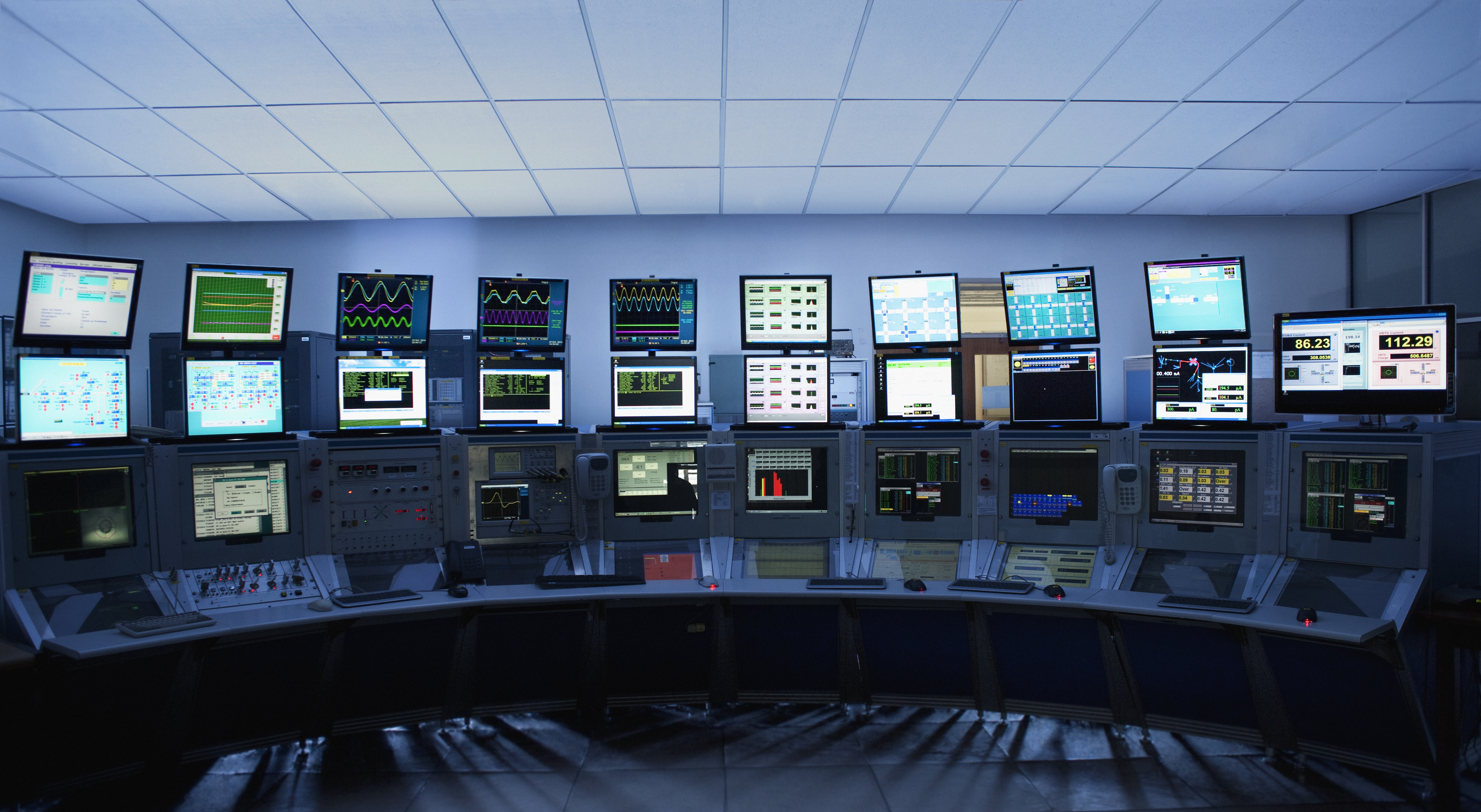 Инженер проектировщик асу тп. Monitor and control. Комната с мониторами. Monitor and control. Мониторинг и контроль.